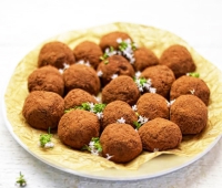 1-Aviziniu-dribsniu-triufeliai-su-moliugu-seklomis-ir-datulemis