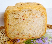9.-Duona-su-sauleje-dziovintais-pomidorais-ir-suriu