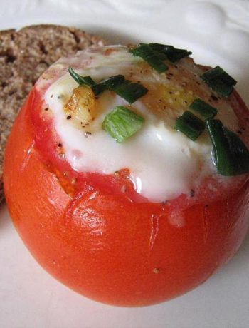 Pomidore keptas kiaušinis - bulviukose.lt