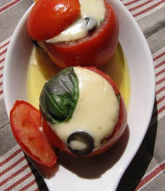 Pomidorai įdaryti Mocarela ir šonine - bulviukose.lt