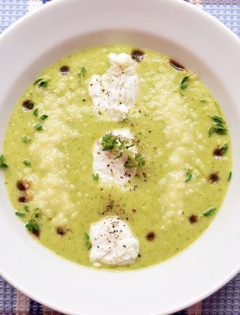 Brokolių, žiedinių kopūstų sriuba su putpelių kiaušiniais - bulviukose.lt