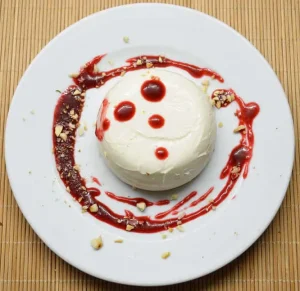 Panna cotta su aviečių padažu