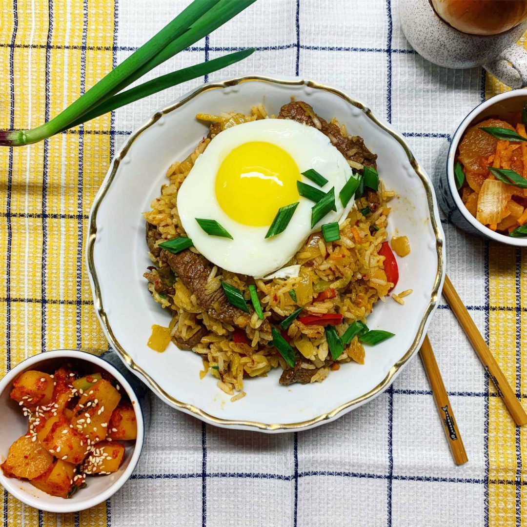 Jautiena su kimchi, ryžiais ir kiaušiniu