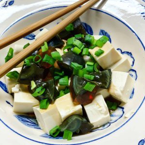 Tofu ir century egg salotos