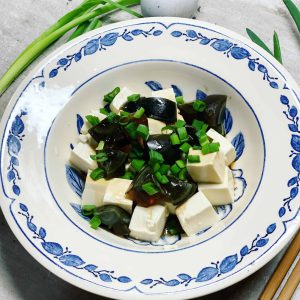 Tofu ir century egg užkandis