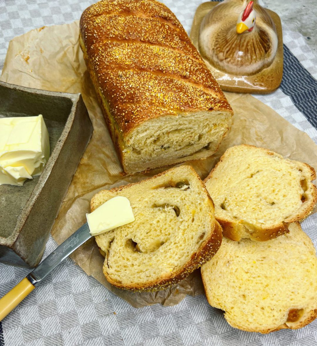 Duona su čederio sūriu