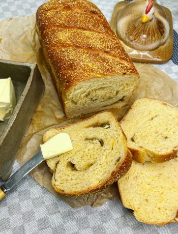 Duona su čederio sūriu