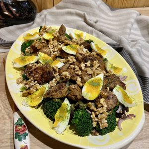 Vištienos kepenėlių salotos