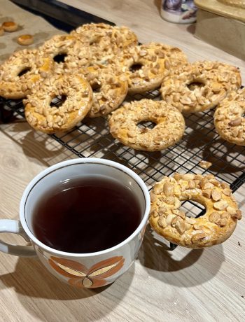 Sausainiai su žemės riešutais