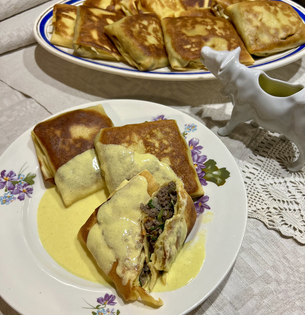 Lietiniai blynai su kario padažu