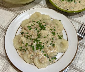 Tarkuotų bulvių kleckai su varške