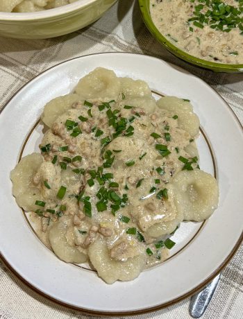 Tarkuotų bulvių kleckai su varške