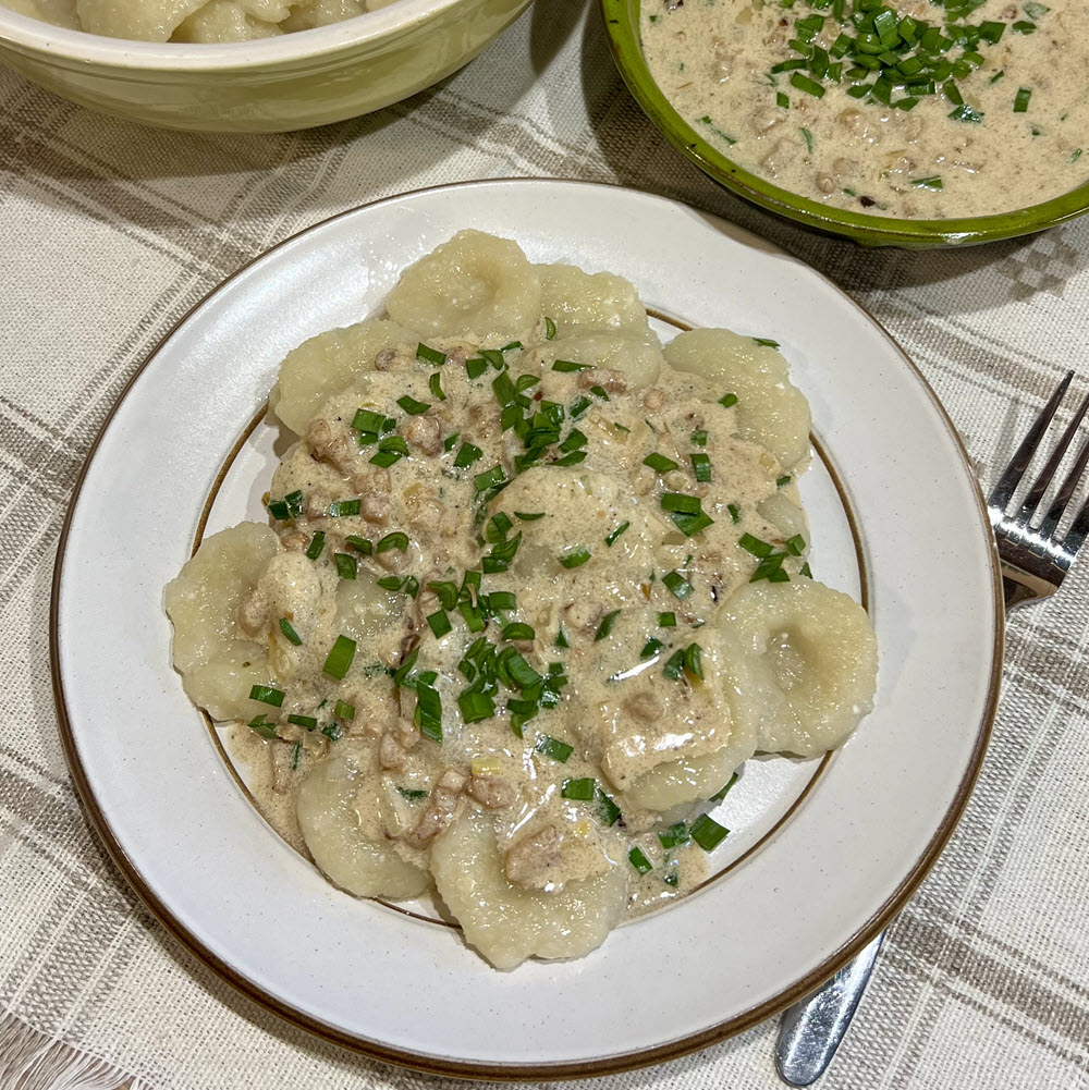 Tarkuotų bulvių kleckai su varške