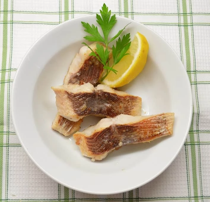 Keptas ūsorius. Lietuviška žuvis. Receptas - bulviukose.lt
