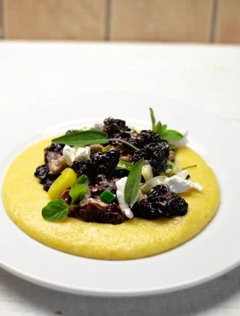 Bobausiai su ožkos sūriu ir polenta