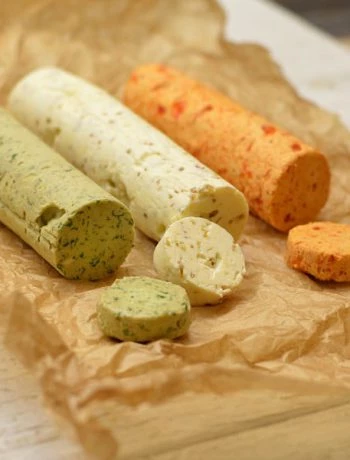 Sviestas. Trys skoniai: garšva, paprika, avokadas - bulviukose.lt