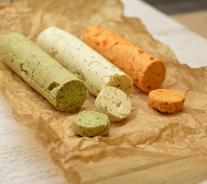 Sviestas. Trys skoniai: garšva, paprika, avokadas - bulviukose.lt