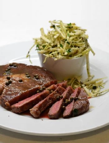 Keptas "Ribeye" kepsnys su žaliųjų pipirų padažu - bulviukose.lt