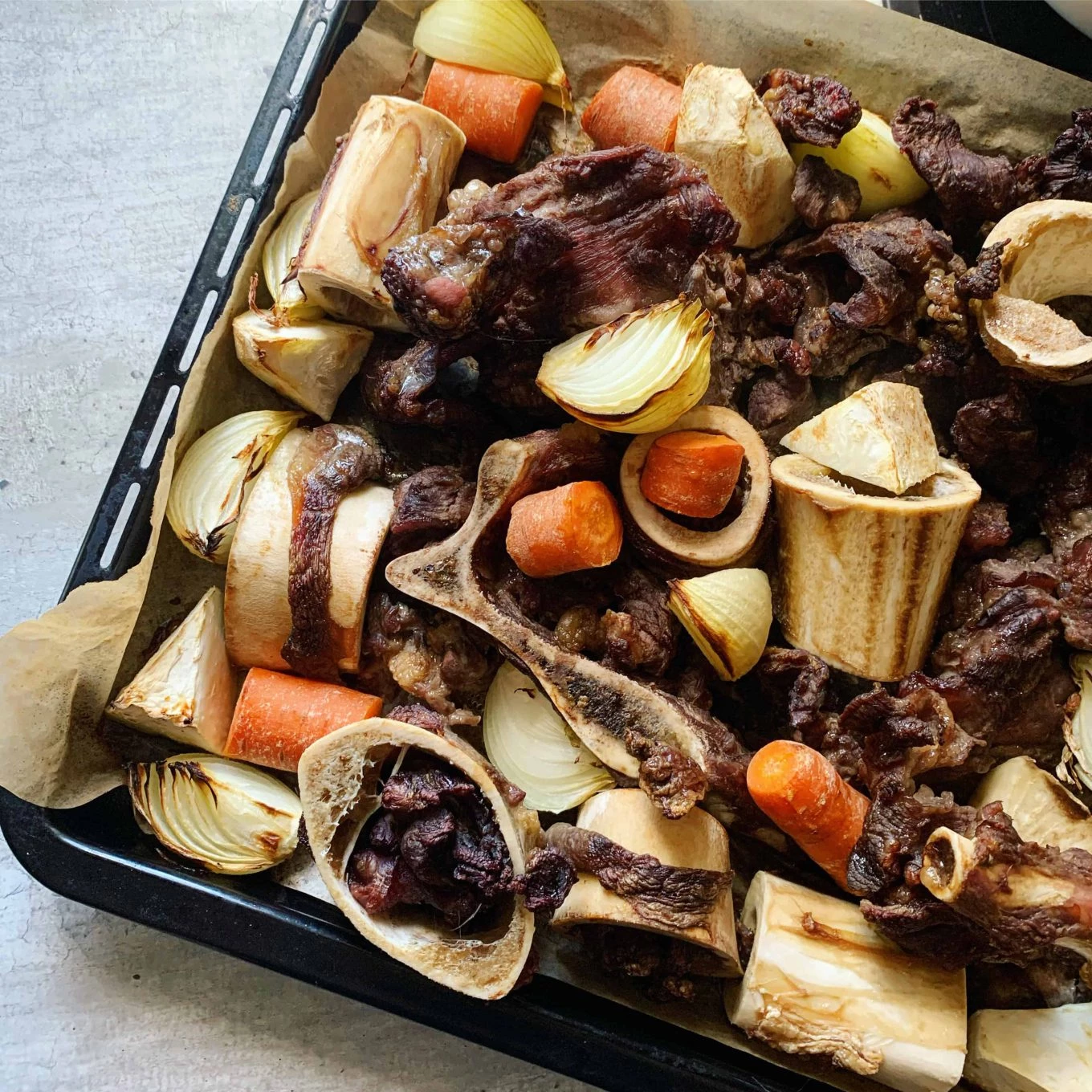 Kepti jautienos kaulai - bulviukose.lt