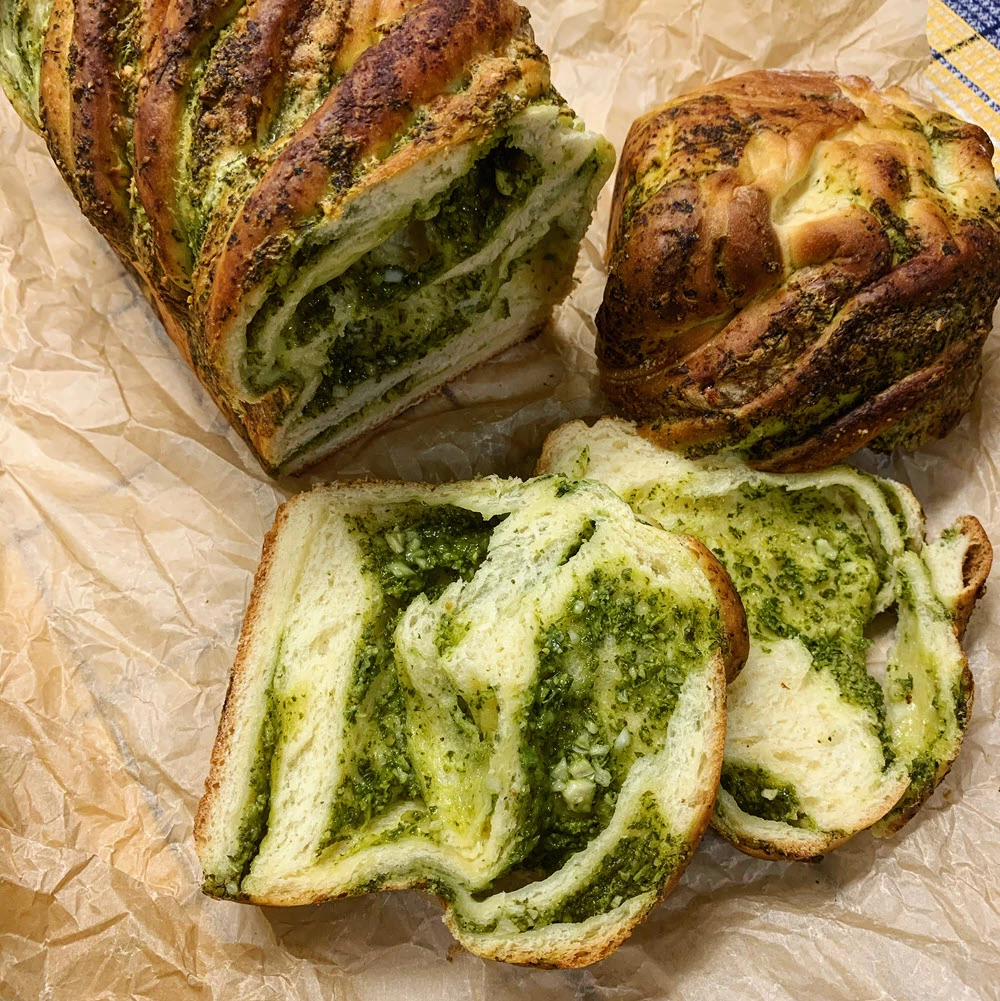 Duona įdaryta pesto padažu - bulviukose.lt