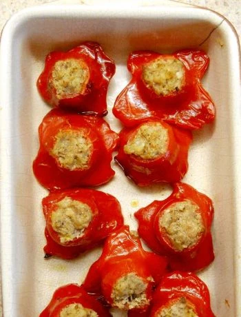 Tunu įdaryti čili pipirai skardelėje - receptas